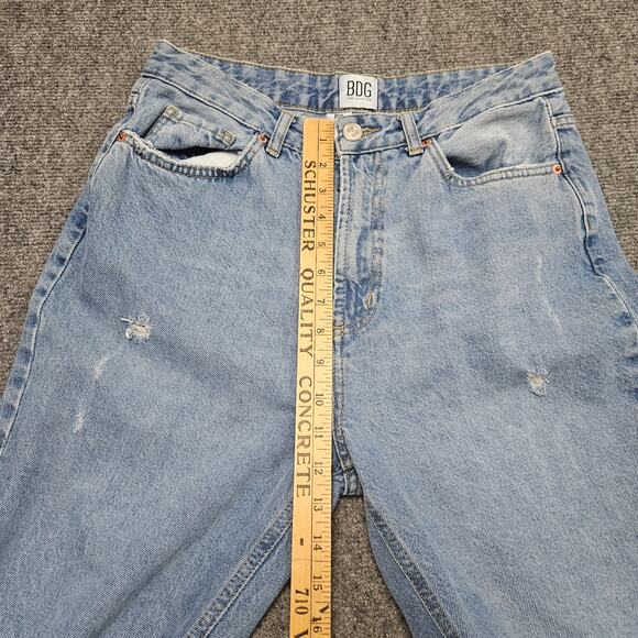 BDG Mom Straight Jeans Size 28 (28x30) Raw Cut Hem Medium Blue Wash Denim - Picture 8 of 8